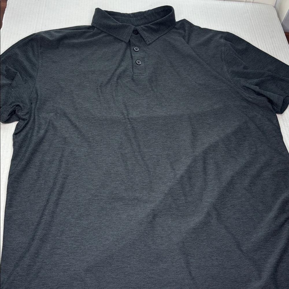 Vuori Strato tech short sleeve performance golf polo shirt, size medium - Picture 2 of 6